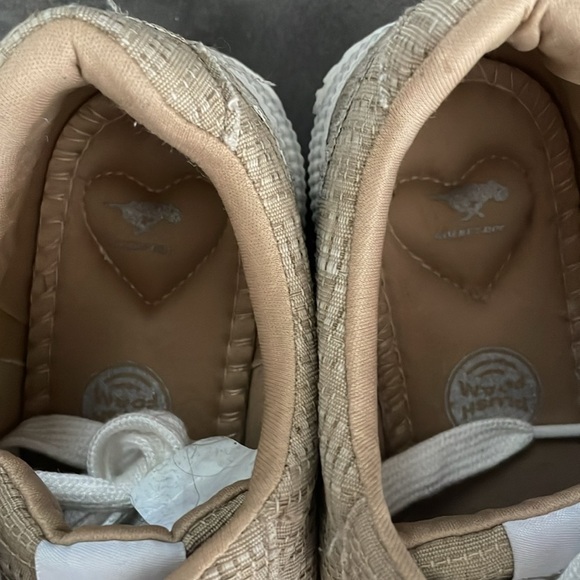 ROCKET DOG
Cheery Textured Tan Sneaker
Pre~Loved Cond! - Picture 6 of 12